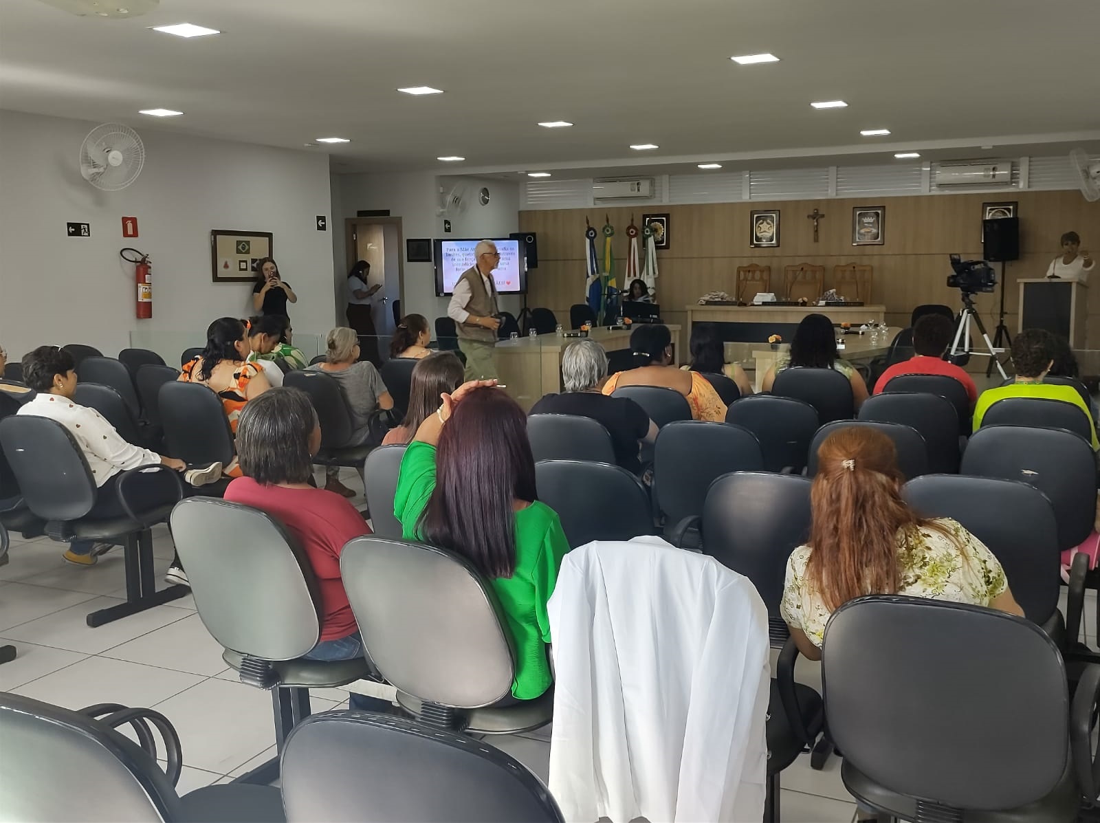 Sessão Solene na Câmara de Santos Dumont prestigia mães atípicas